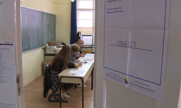 Prijevremeni izbori u RS: Otvorena birališta