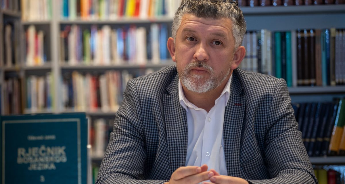 Nema nikakve sumnje da bi se katedru bosnistike trebalo otvoriti u Hrvatskoj