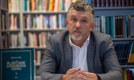 Nema nikakve sumnje da bi se katedru bosnistike trebalo otvoriti u Hrvatskoj