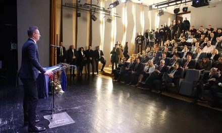 Srbi u Banja Luci dočekali Mađara himnom Srbije