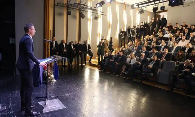 Srbi u Banja Luci dočekali Mađara himnom Srbije