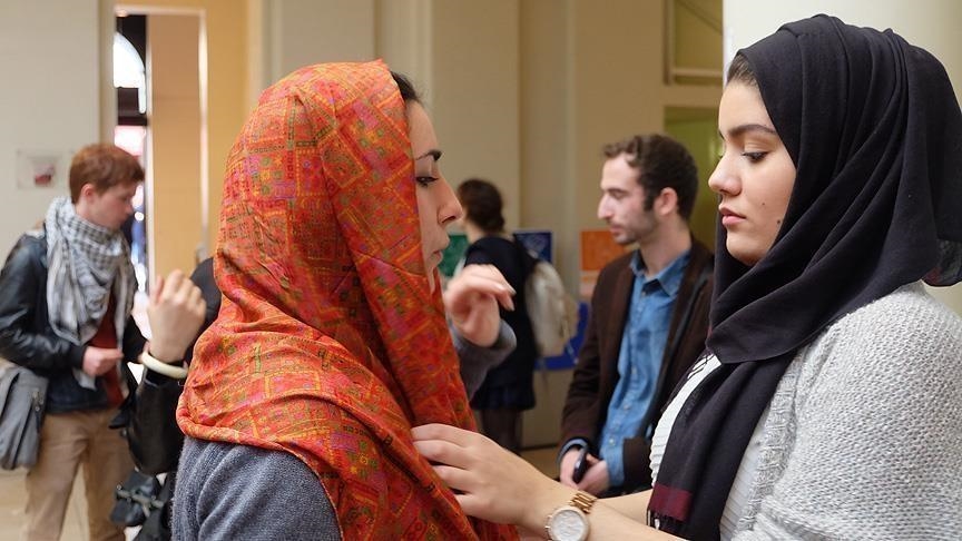 Islamofobija: Austrijska desničarska stranka traži zabranu marame u školama