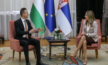 Nakon što je Hrvatska obustavila isporuku nafte, Mađarska obećala pomoći Srbiji