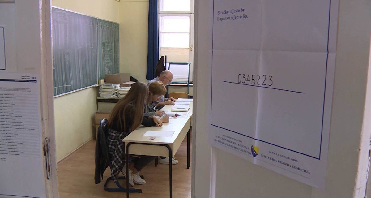 Prijevremeni izbori u RS: Otvorena birališta