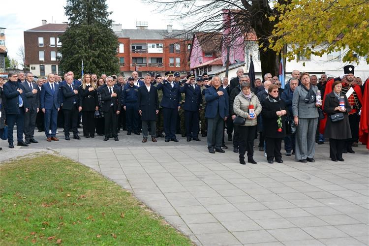 Krajina otvorenog srca: Kako su Cazin i Krajišnici 1991. primili protjerane Slunjane