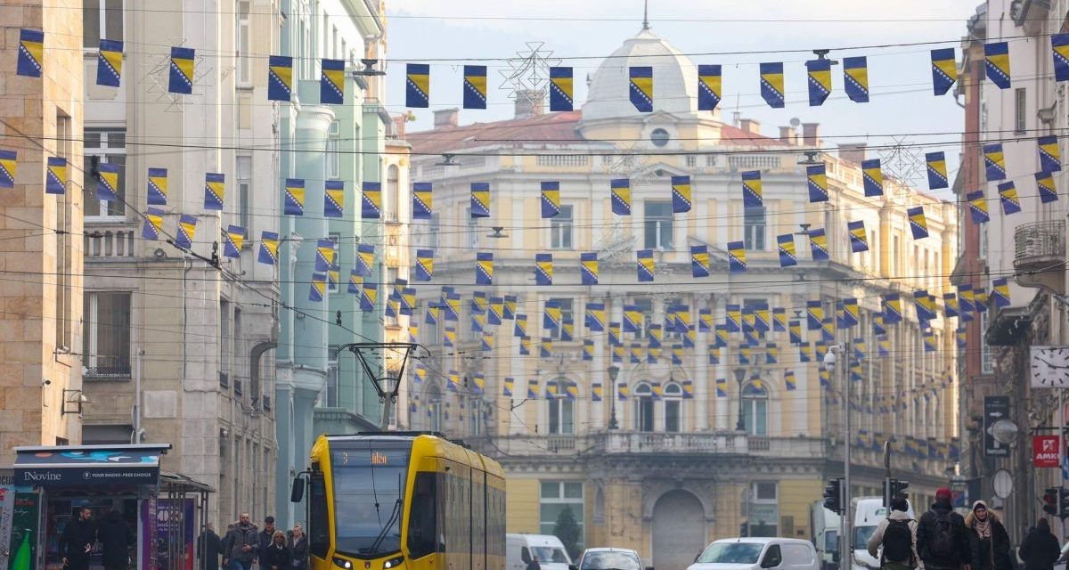 Ko će se drugi, pored nas, zalagati i zar nas neko mora ubjeđivati u to da je moralna obaveza i čast boriti se za svoju domovinu