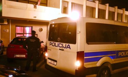 Pedeset maskiranih mladića upalo na Dane srpske kulture, prekinuli program