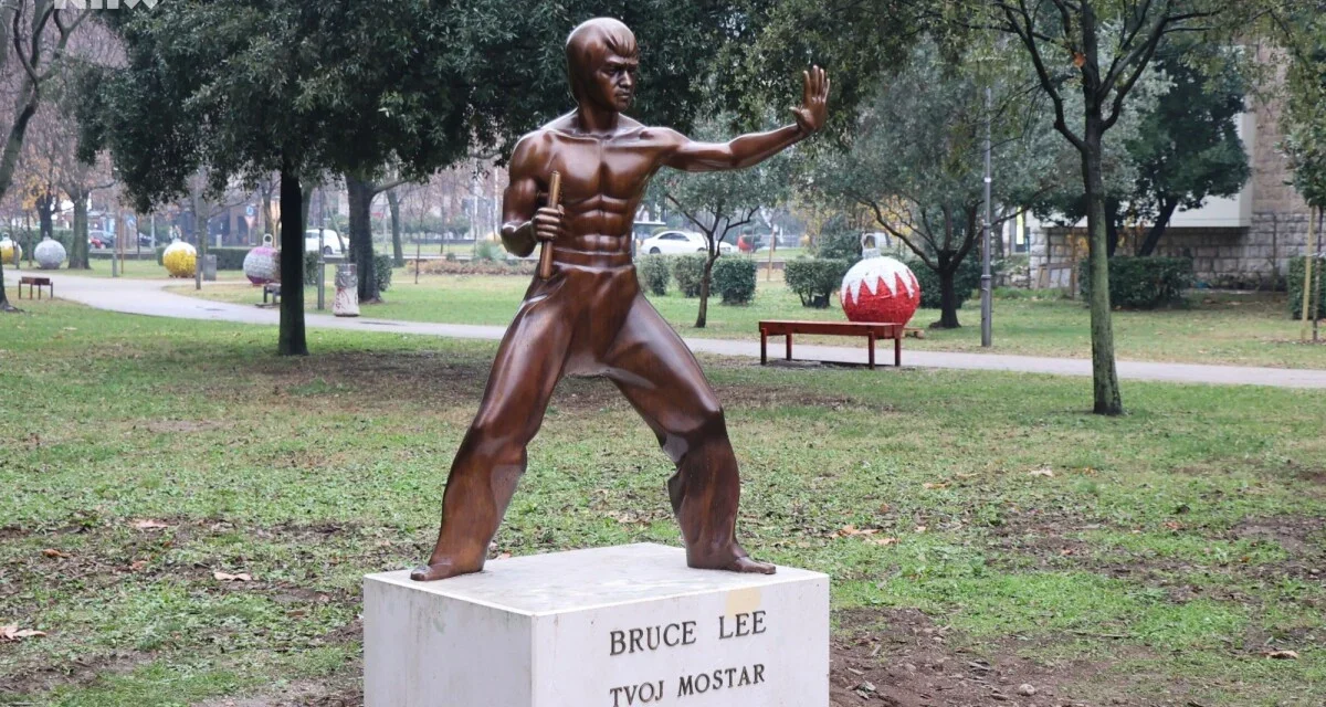 Otkriven kip Brucea Leeja