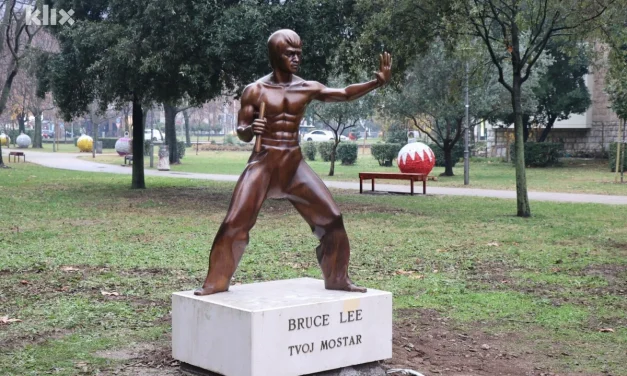 Otkriven kip Brucea Leeja