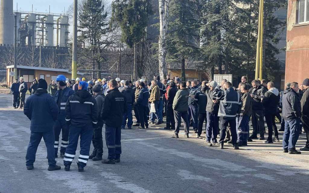 Industrija se gasi, vlast piskara po Facebooku