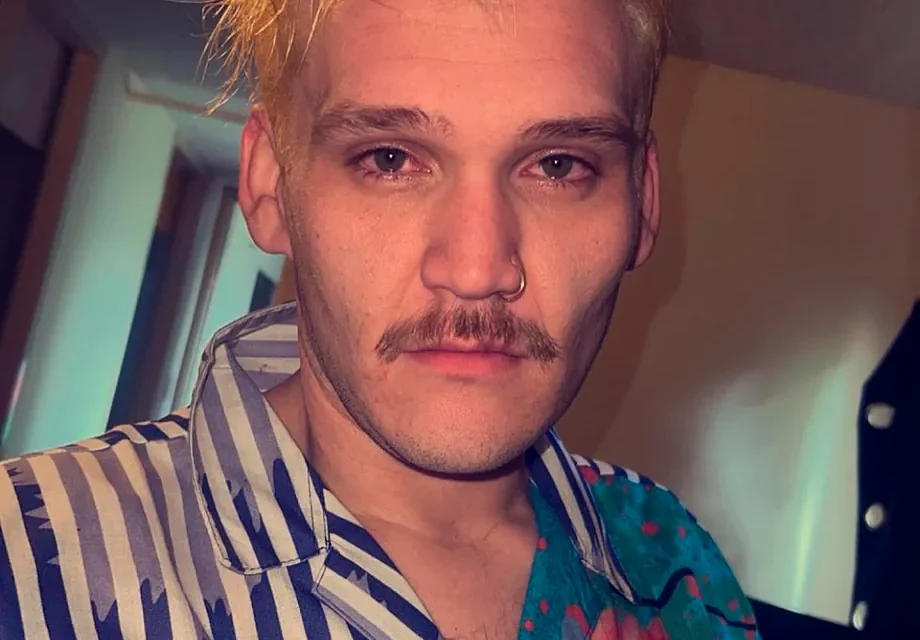 Novinar danju, vođa sotonističke pedofilske mreže noću