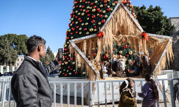 Božić u Betlehemu: Svjetla na Trgu jaslica i tišina u gradu pod opsadom