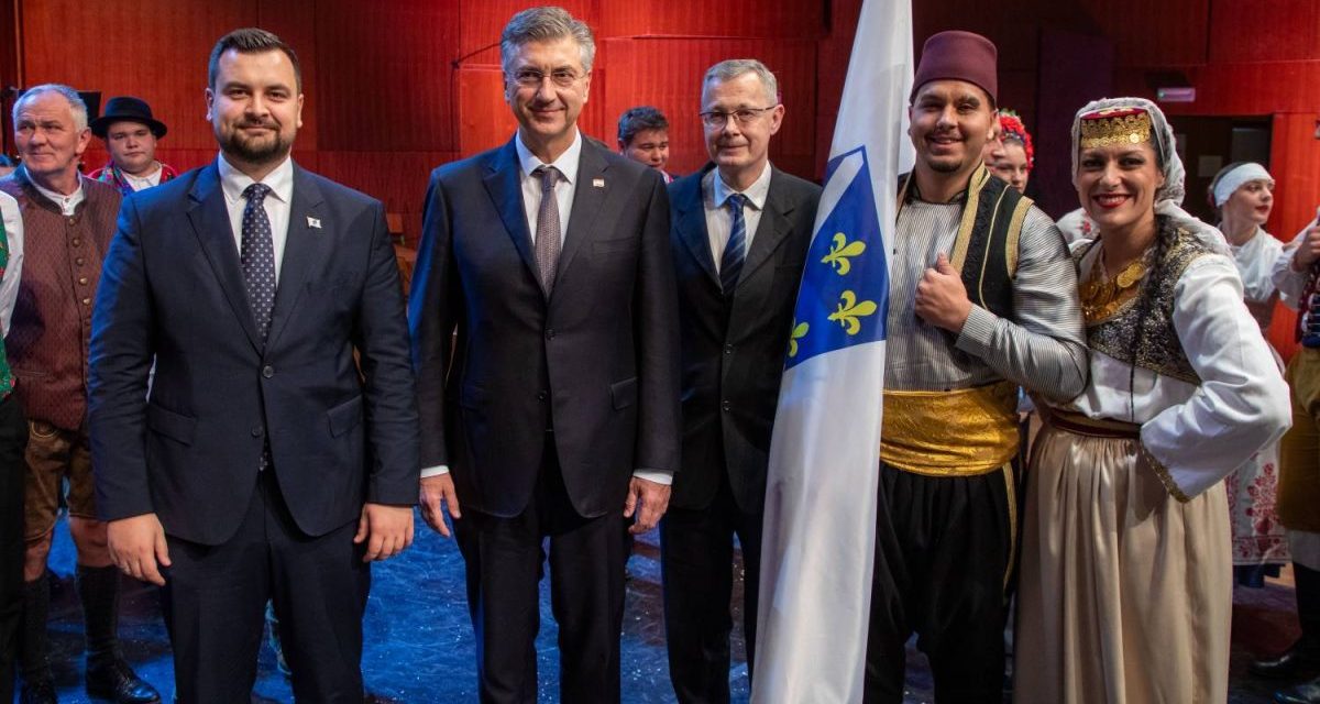 Pjesmom, plesom i nošnjama manjine pokazale raskoš svoje kulturne baštine