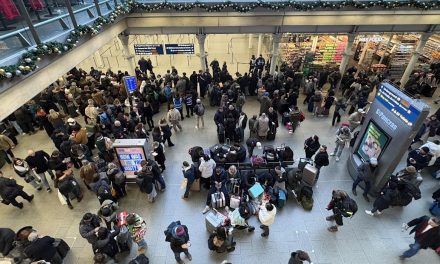 Hiljade putnika zaglavljeno uoči Nove godine