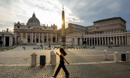 Vatikanski izvještaj kaže da žene ne mogu biti đakoni, ali konačna odluka je na papi Lavu XIV