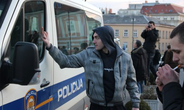 Djeca nam pale grad, sutra bi mogli ljude