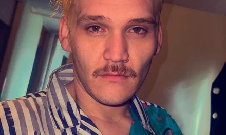 Novinar danju, vođa sotonističke pedofilske mreže noću