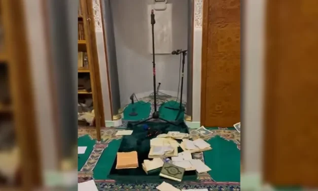 Primjerci Kur'ana pocijepani i bačeni u francuskoj džamiji