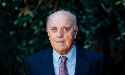 Preminuo Peter Arnett, legendarni ratni reporter