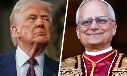 Desničarski mislioci izbjegavaju sukob Trumpa i pape