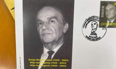 Alija Izetbegović na poštanskoj markici Sjeverne Makedonije