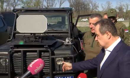 Vučić s Rusima testirao zvučne topove na psima i demonstrantima