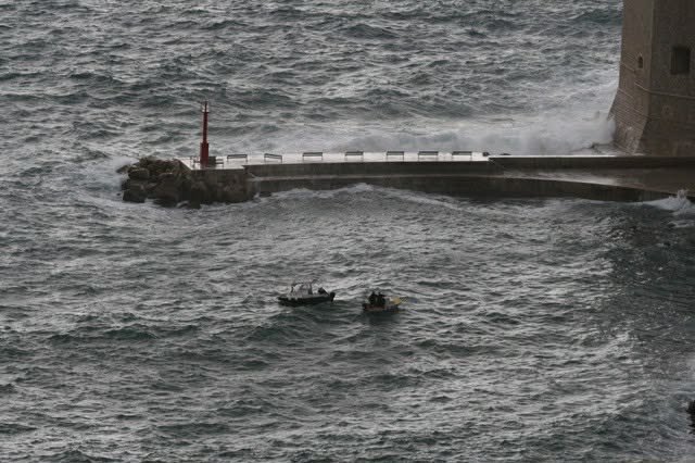 Iz mora izvučeno tijelo muškarca iz Bosne i Hercegovine koji je stradao dok se fotografirao na stijenama