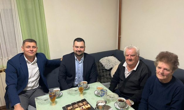 Armin Hodžić i Bermin Meškić obišli roditelje Šefika Pezerovića