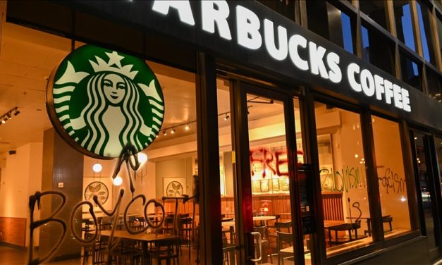 Starbucks zatvara stotine prodavnica u velikim gradovima