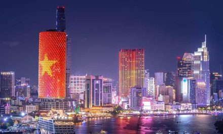 Komunistički režim koji, po kineskom modelu, postaje kapitalistička sila