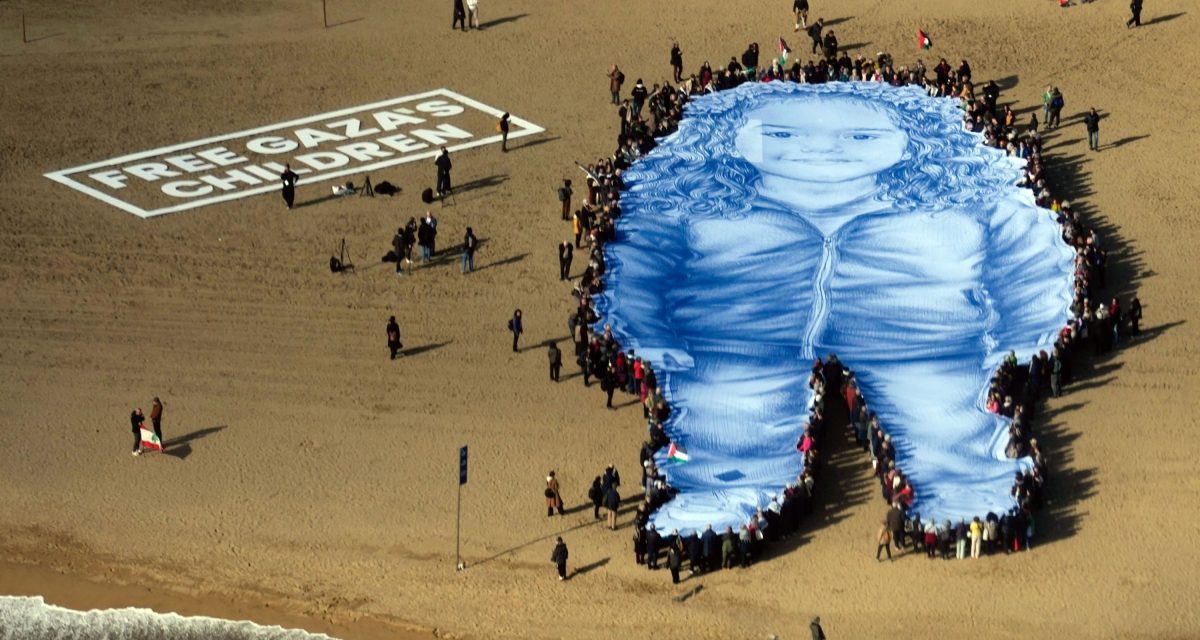 Veliko srce Barcelone: Na koncertu za Palestinu iznenada se pojavila najveća španska zvijezda Rosalia, a na plaži podignut ogromni portret Hind Rajab