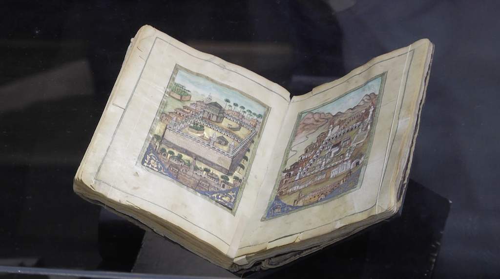 Bošnjaci su jedinstven primjer u Evropi, svoju književnost i nauku pisali su na arapskom, osmanskom turskom i perzijskom jeziku, glagoljicom, bosančicom, arebicom, ćirilicom i latinicom