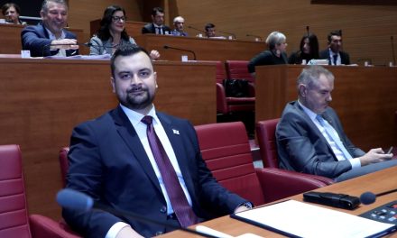 Skromno, bošnjački: Neki saborski zastupnici trošili 30 hiljada mimo plaće, Armin Hodžić tek 100 eura