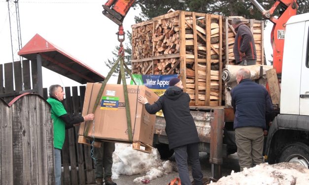Počela akcija podjele drva, peći i prehrambenih paketa za ugroženo stanovništvo