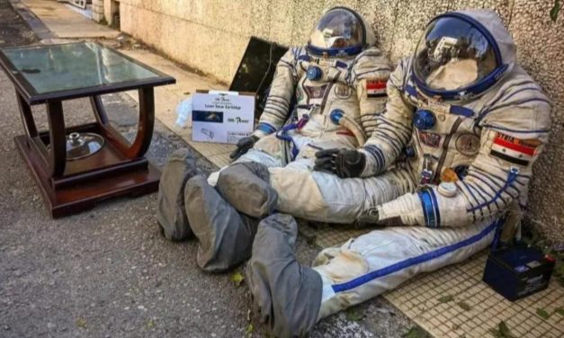 Svemirsko odijelo “arapskog Armstronga” izbačeno na ulicu