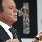 Dvije žene prijavile pjevača Julia Iglesiasa za seksualne napade dok su kod njega radile kao kućne pomoćnice