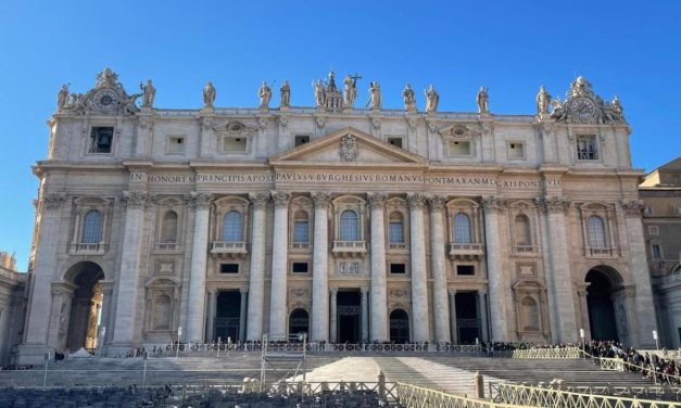 Vjera i turizam: Na krovu Bazilike Svetog Petra u Rimu gradi se kafić, ali vjernici nisu baš oduševljeni time