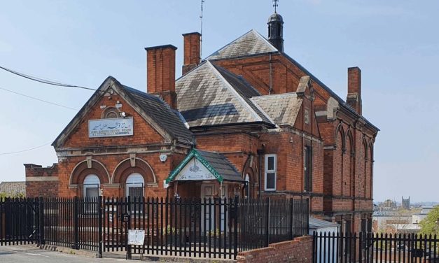 Napadi na muslimane u ramazanu: U Manchesteru oružje, u Worcesteru požar