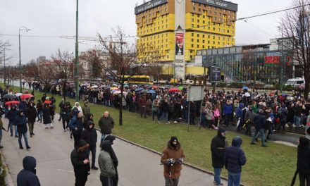 Pravda za Adnana: Počeo protest u Sarajevu, građani svjesni da se sva krivnja pokušava prebaciti na vozača tramvaja