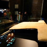 Poslanikov ogrtač, Veysel Karani i tradicija koja se njeguje stoljećima