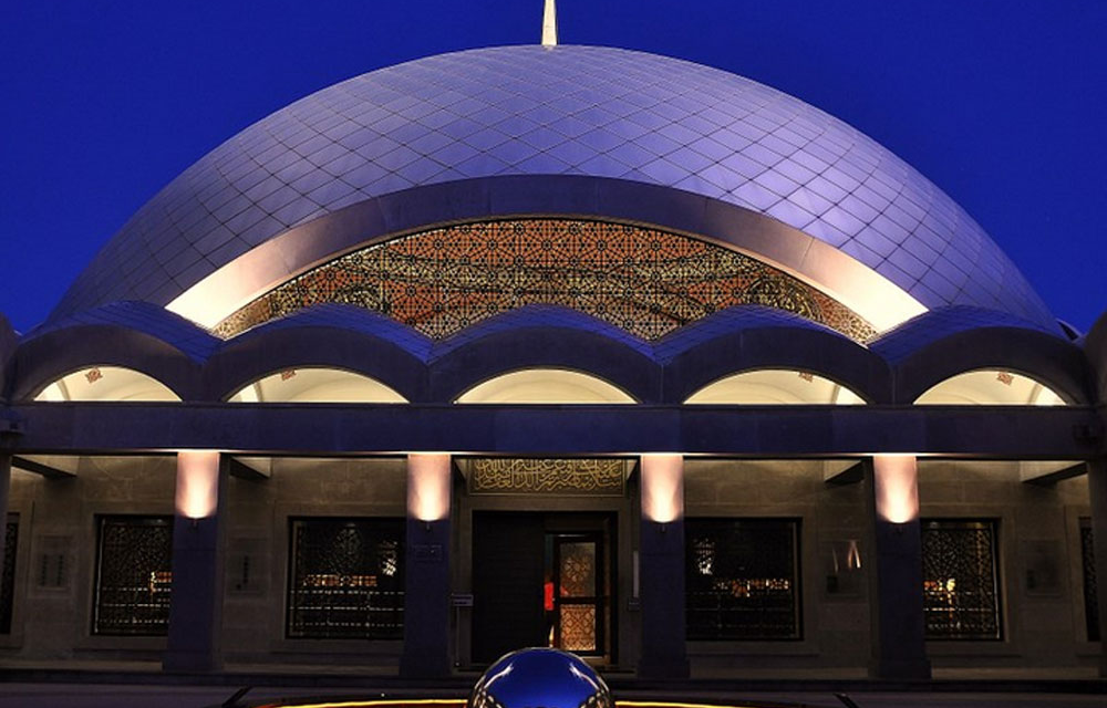 Šakirin džamija, prva džamija čiji je enterijer dizajnirala žena