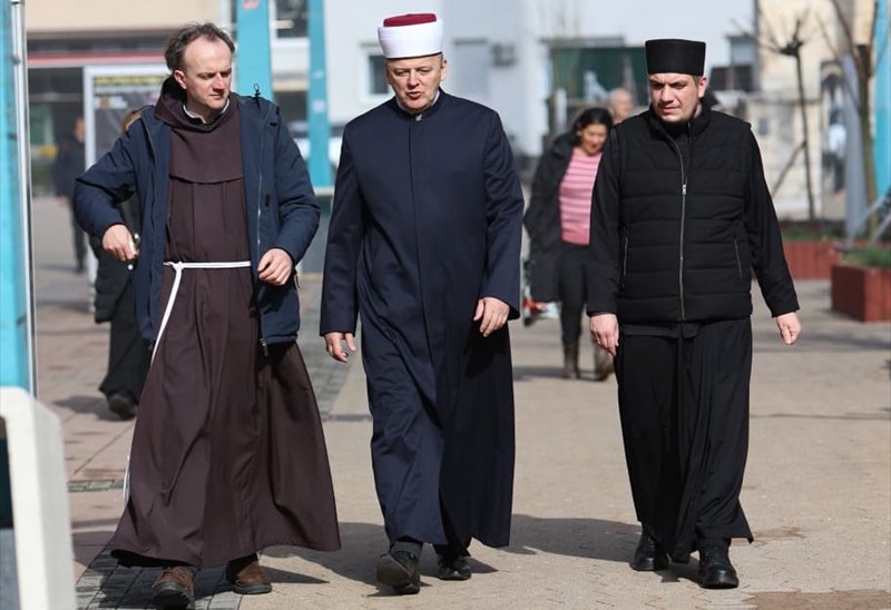 Imam, pravoslavni sveštenik i katolički fratar zajedničkom šetnjom najavili dolazak ramazana