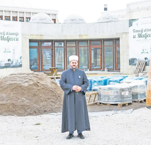 U Maljevcu, na samoj gra­nici Hrvatske sa Bosnom i Hercegovinom, gradi se vele­ban islam­ski cen­tar