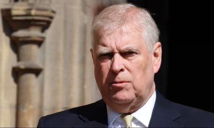 Prince Andrew, razmaženi sin Elizabete Druge koji je izazvao najveću krizu britanske monarhije