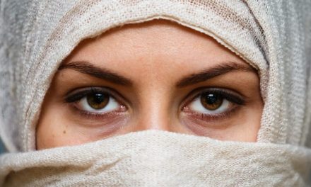 Povijest evropske opsesije muslimanskom ženskom odjećom – od fascinacije do islamofobije