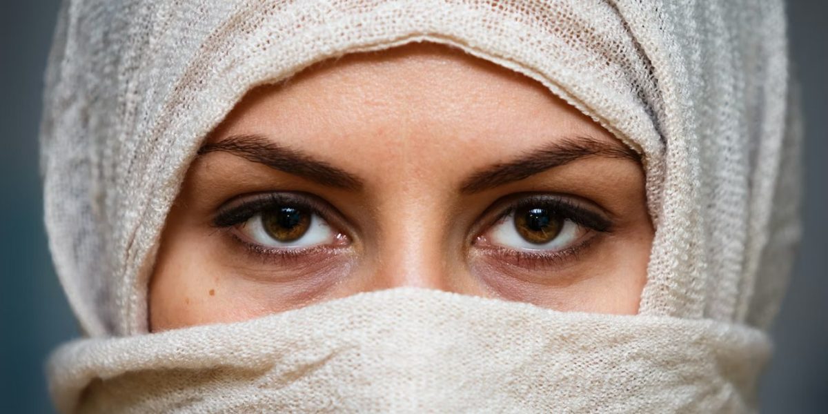 Povijest evropske opsesije muslimanskom ženskom odjećom – od fascinacije do islamofobije