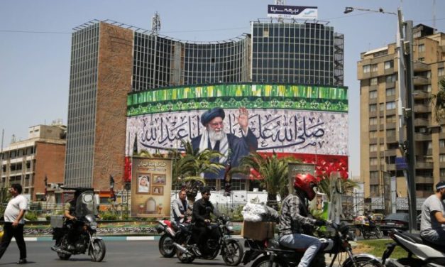 Washington gomila snage, ali nije jasno šta bi napad na Iran donio