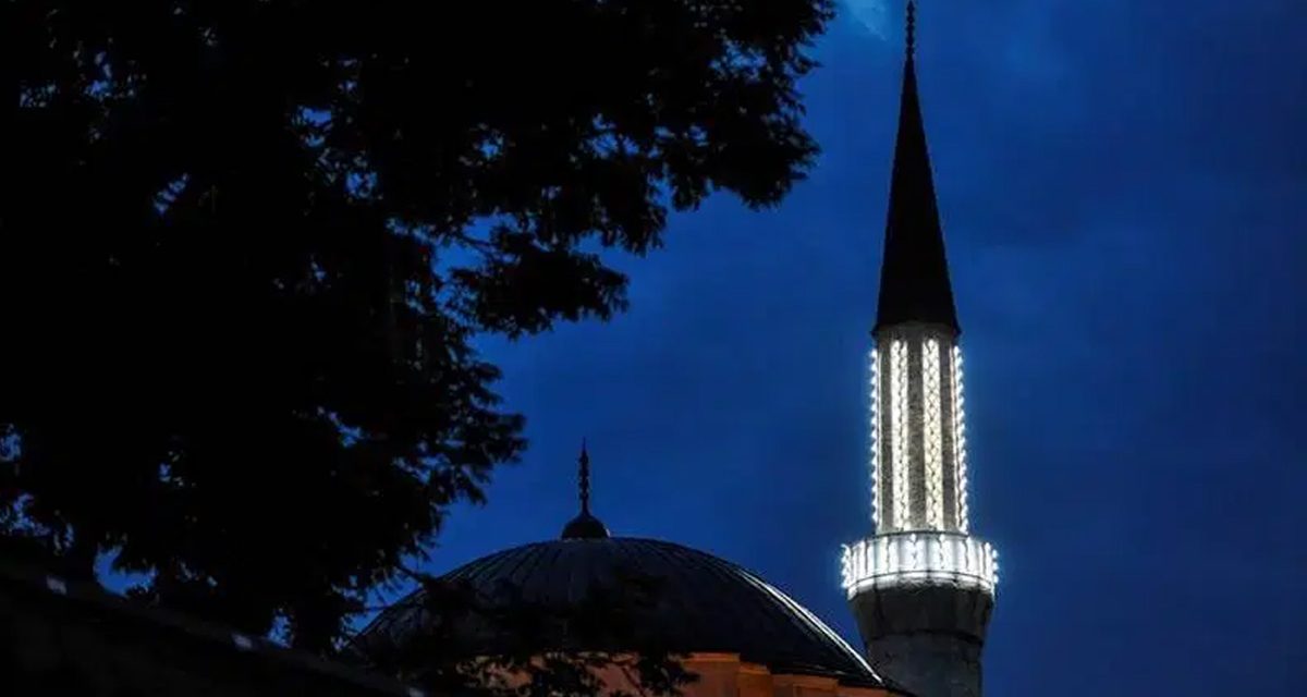 Allah dž.š. u ovoj noći spušta se na nama najbliže nebo i oprašta onima koji traže oprosta