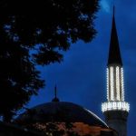 Allah dž.š. u ovoj noći spušta se na nama najbliže nebo i oprašta onima koji traže oprosta