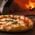 Od antičkih tanjira do napuljskih ulica: Globalna historija pizze